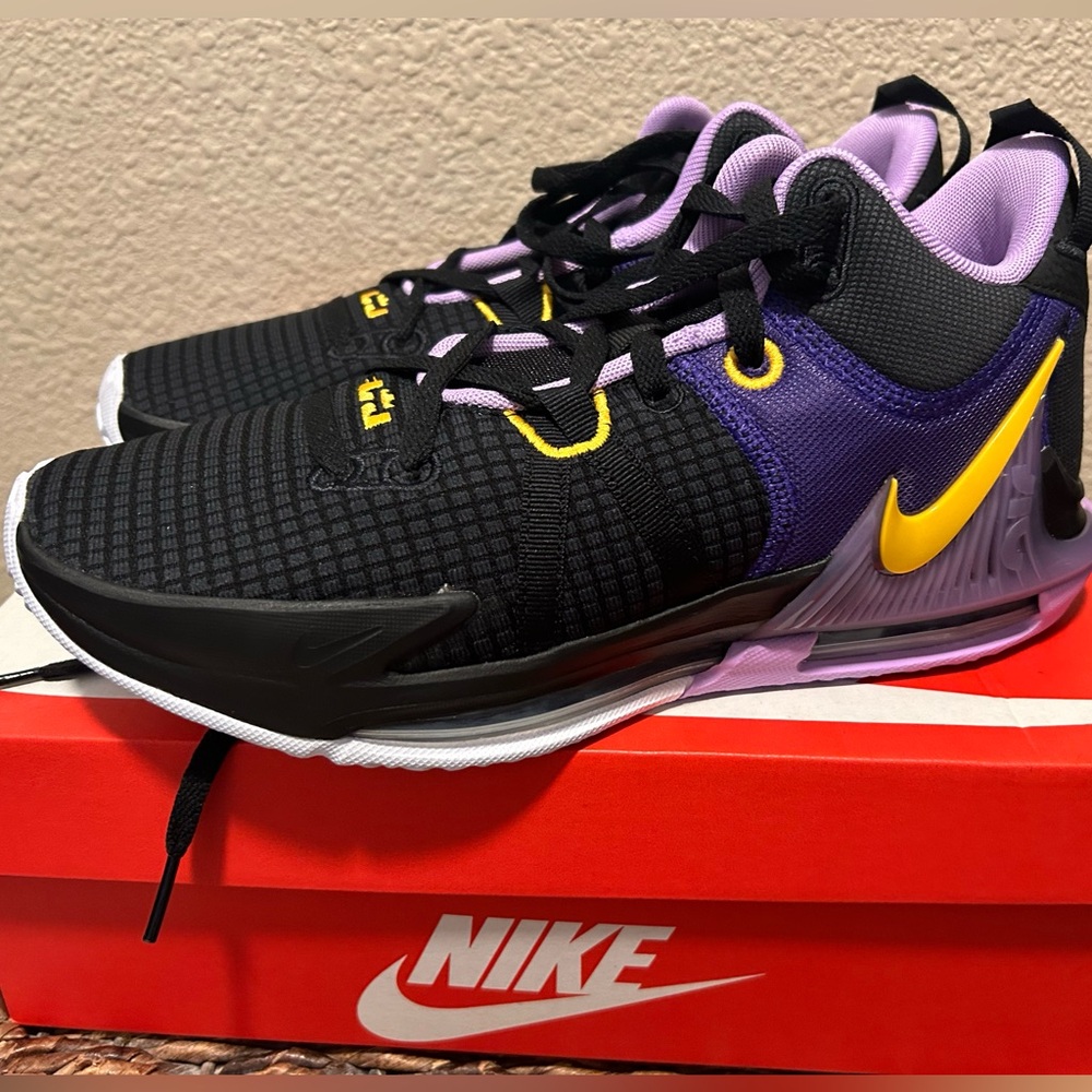 Nike Lebron Witness 7